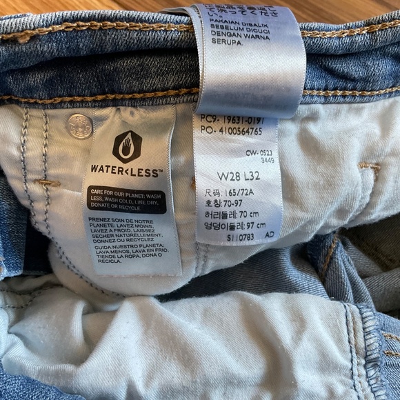 Levi’s 314 Shaping Straight Jeans - Picture 7 of 7